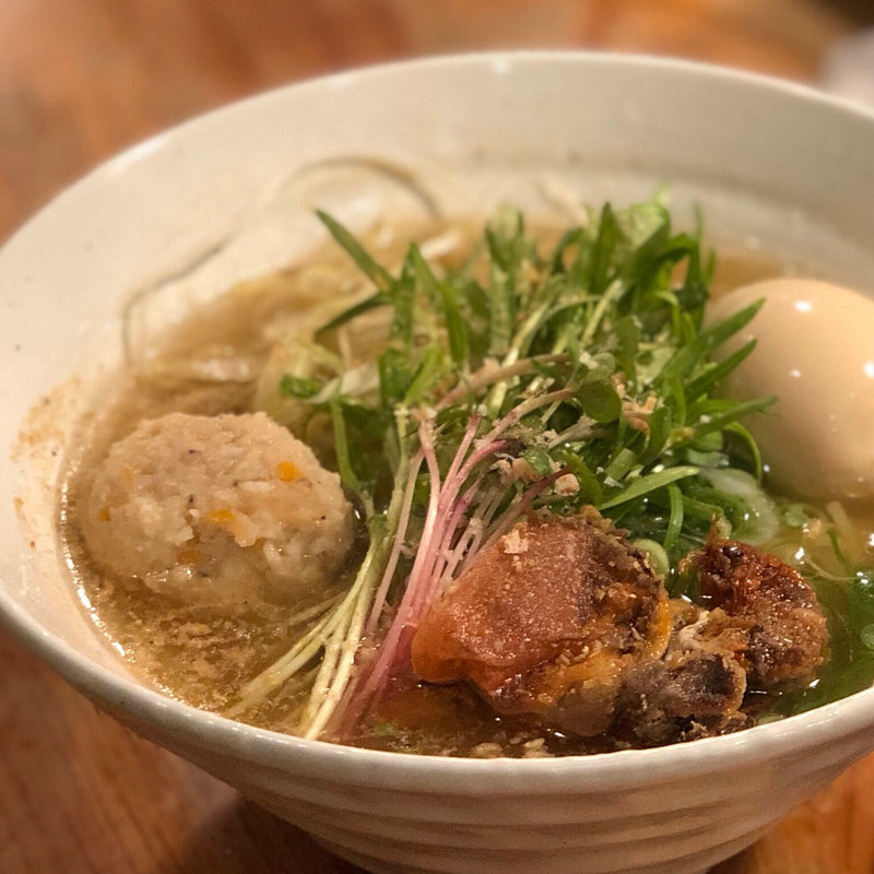 蟹ラーメン(だしが命の塩らーめん　ぎょぎょぎょ （ダシガイノチノシオラーメン ギョギョギョ）)