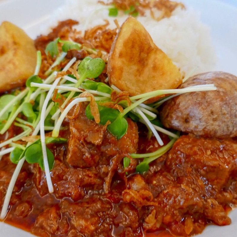 ポークビンダル(Cafe Crossroad)