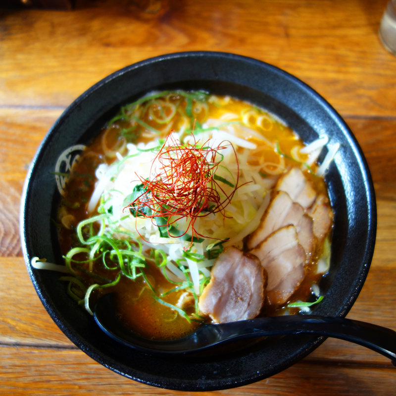 辛みそ野菜らーめん(とんこつらーめん 博多徳兵衛)