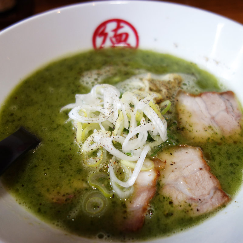 バジル豚骨らーめん(とんこつらーめん 博多徳兵衛)