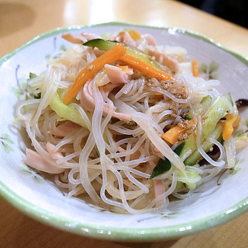 春雨サラダ(もつ焼き 三朝)