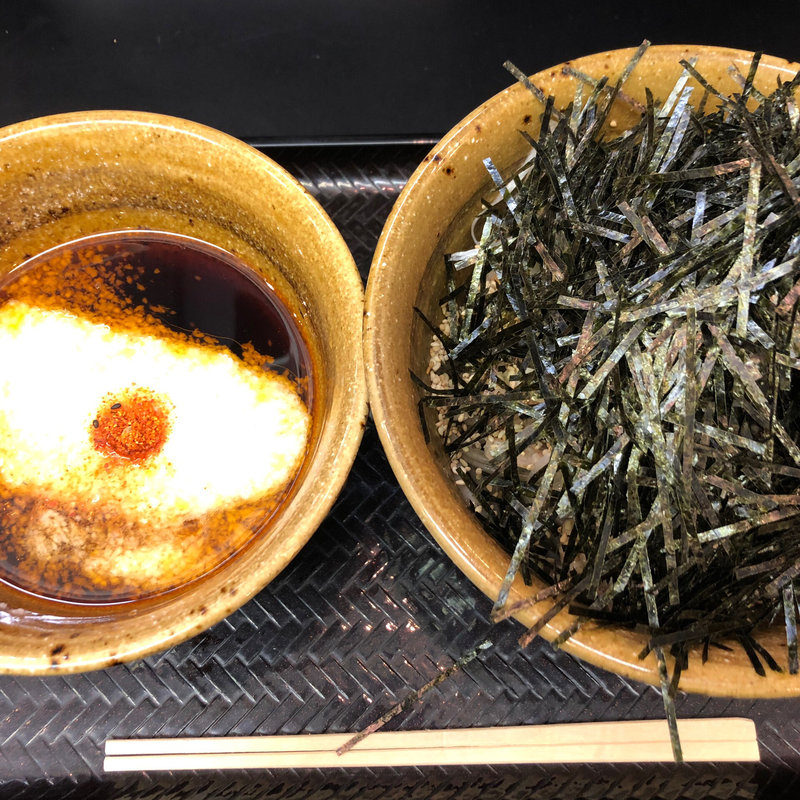 肉そばとろろ(小)(なぜ蕎麦にラー油を入れるのか。秋葉原店)