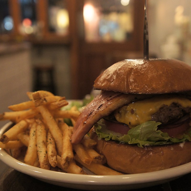 ベーコンチーズバーガー(MEIHOKU Burger)
