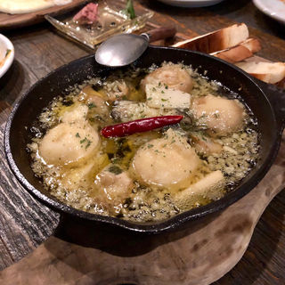 牡蠣とマッシュルームのアヒージョ(ズイジ（zuiji）)