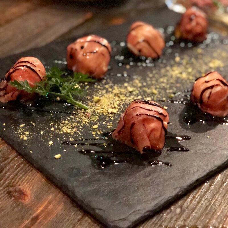 生ハムで包んだマスカルポーネチーズとフレッシュフルーツ(ズイジ（zuiji）)