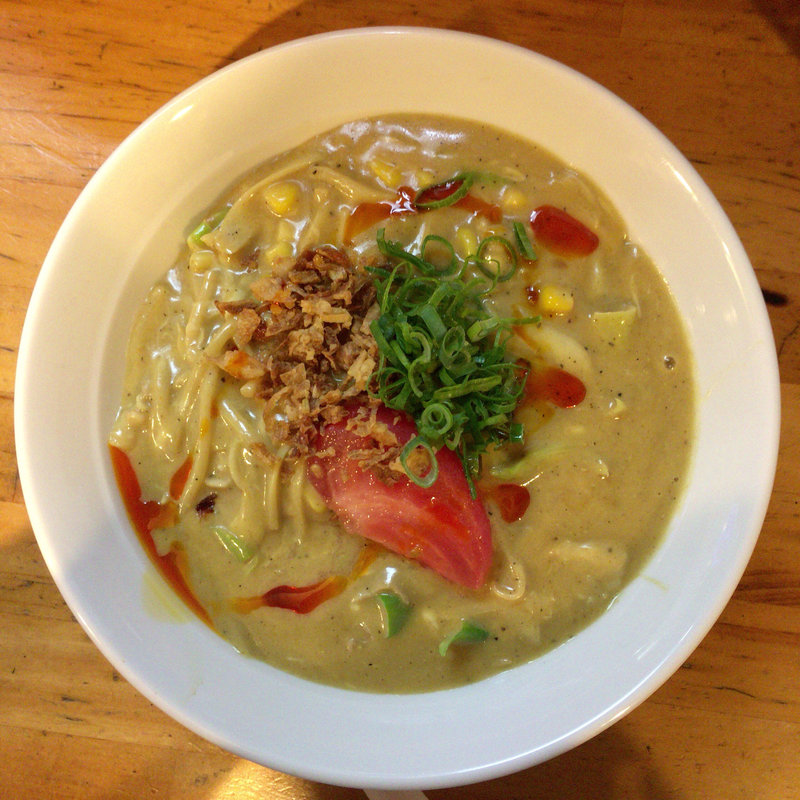 たっぷりチーズのミルクカレーあんかけそば(中華そば de 小松 （中華そば　デ　小松）)