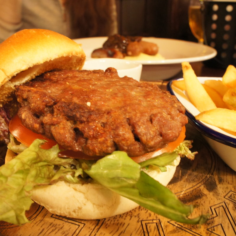 6ozラムステーキバーガー(ROUND TABLE)