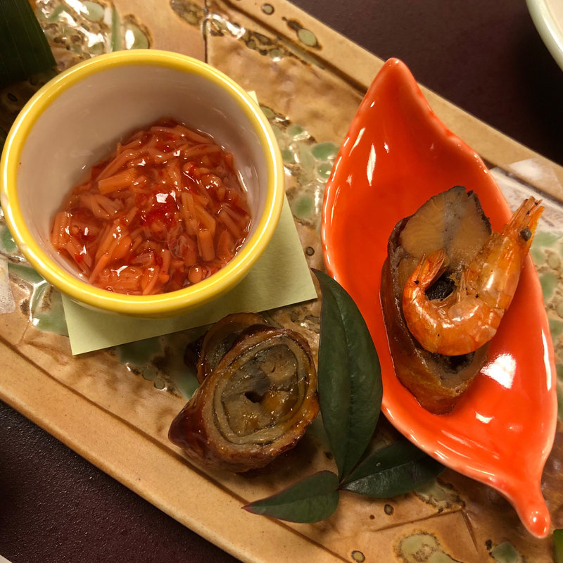 師走の御献立 前菜 榎茸梅肉和え 穴子八幡巻 鮎甘露煮 川海老(中松屋旅館 )