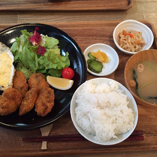 牡蠣フライ定食(みやじま食堂 )