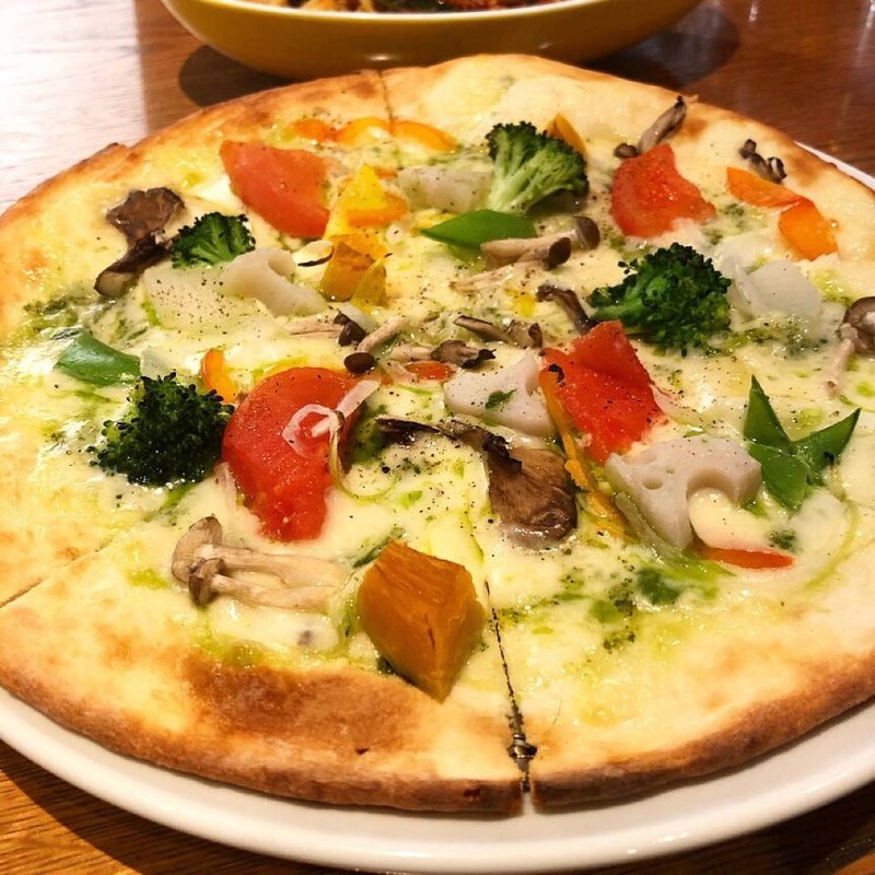 季節野菜のピッツァ(ファルファッレ （Farfalle）)