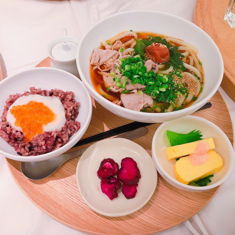 ひと粒の梅と胡麻うどんといくらとろろご飯(chano-ma)