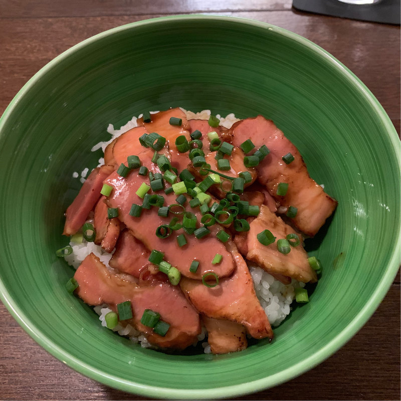 ベーコンのバター醤油丼(店屋町 鈴太郎)