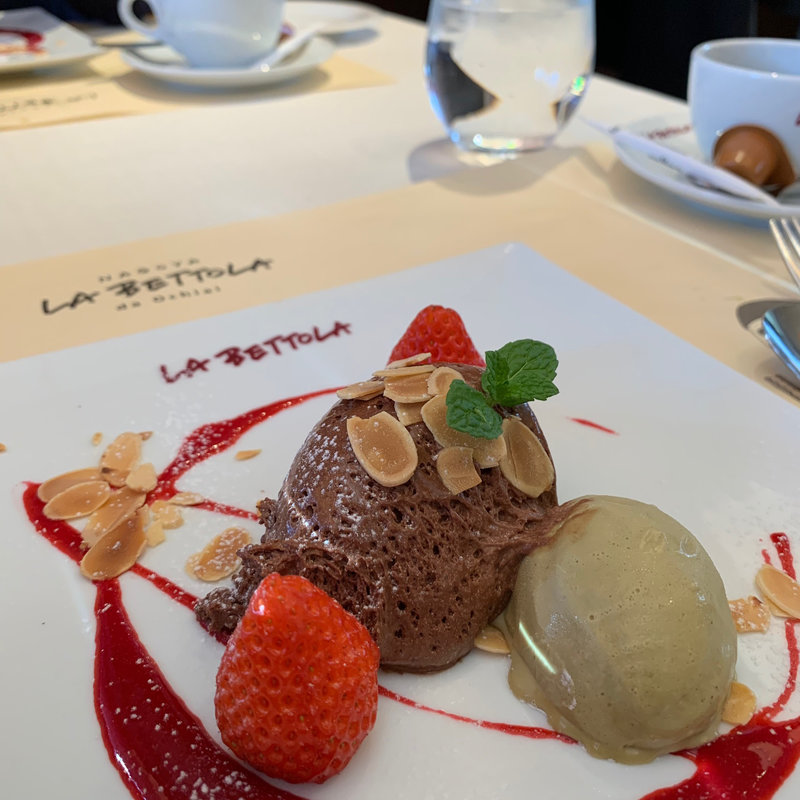 チョコレートムース(ラ ベットラ ダ オチアイナゴヤ)