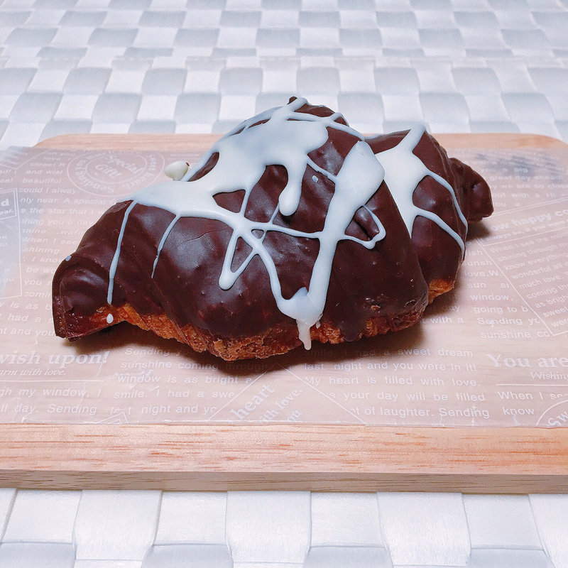 クロワッサン オ ショコラ(ブーランジェリー ファヴール)