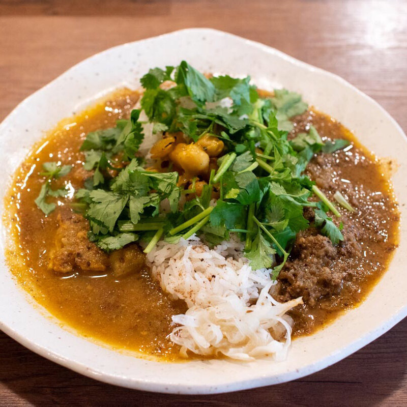 大辛マトンキーマカレーとポークカレーのあいがけ、ジャスミンライス、パクチー増量(curry phakchi(パクチー))