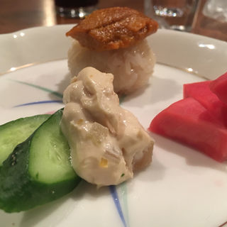 赤蕪の柚子漬と新奈良漬クリームチーズ柚子風味と干し雲丹とおこわ(コノ花まひろ )