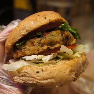 Quinoa Mushroom Veggie Burger(Burger Ray忠孝店)