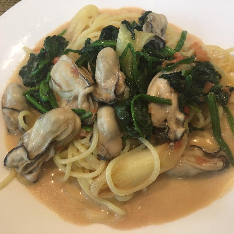 牡蠣とほうれん草のトマトクリーム(やまだ家)