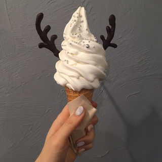 ミルクソフトクリーム クリスマス限定トッピング(Groovy Ice Cream GUFO　グーフォ)
