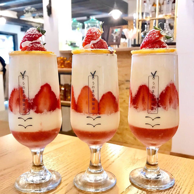 クリームブリュレの季節パフェ(うのまち珈琲店 奈良)