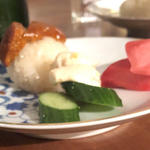 赤蕪の柚子漬と新奈良漬クリームチーズ柚子風味と干し雲丹とおこわ(コノ花まひろ )