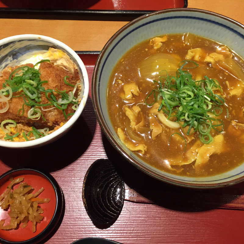 カツ丼とカレーうどんの定食(うどん増し)(杵屋 関西国際空港店 )