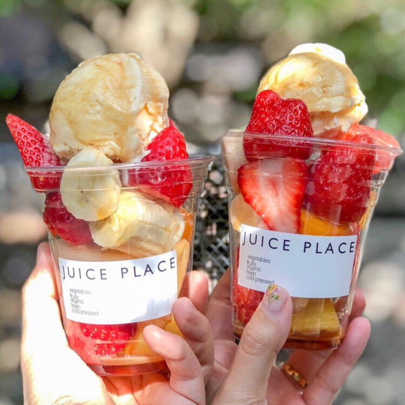 あふれるフルーツと手作り濃厚バニラアイス  いちご増量(JUICE PLACE)