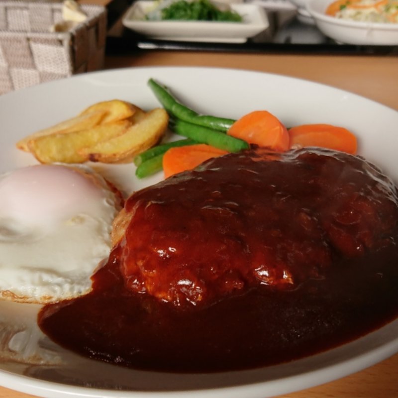 目玉焼き付ハンバーグ(鮨みつ)