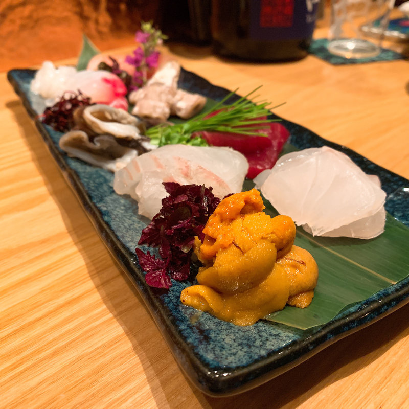 お造り盛り合わせ(根津 たけもと)