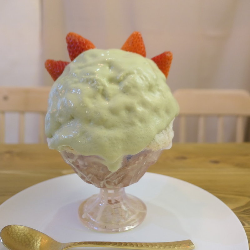 ピスタチオキャラメルストロベリー氷(かき氷研究所)