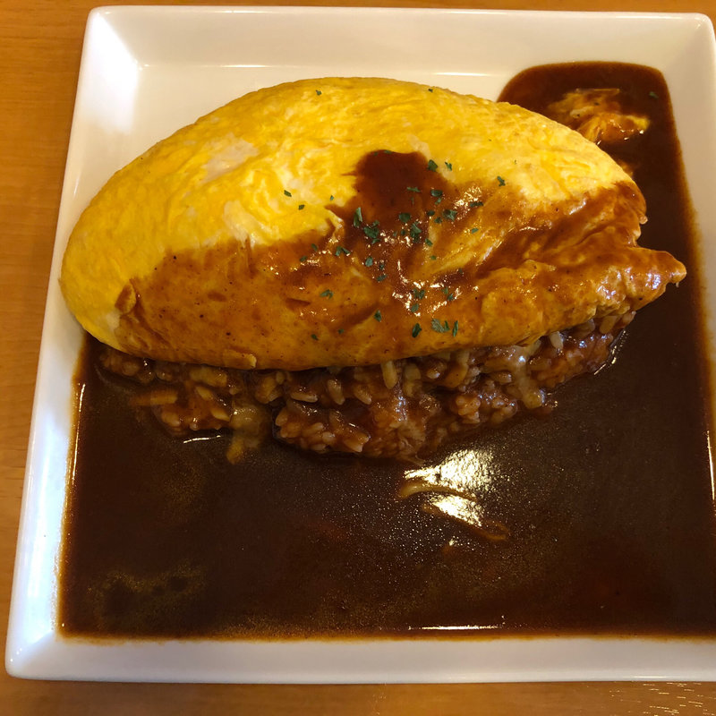 チーズとデミグラスのオムライスLサイズ タマゴ増し(オムヒコ （OMUHICO）)