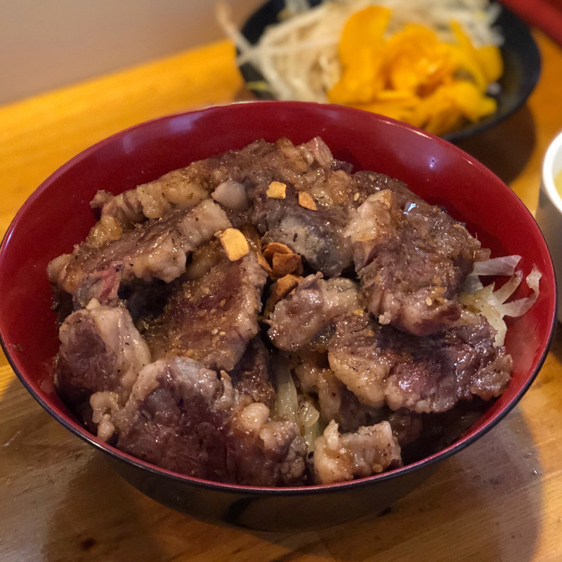 満腹のカットステーキ丼 300g(やきにく屋さん　ハブキヤ （HABUKIYA）)