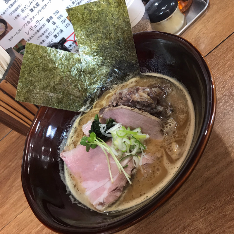 濃厚牛テールスープラーメン 味噌 細麺 牛テール肉トッピング(牛テールラーメン たけめん)