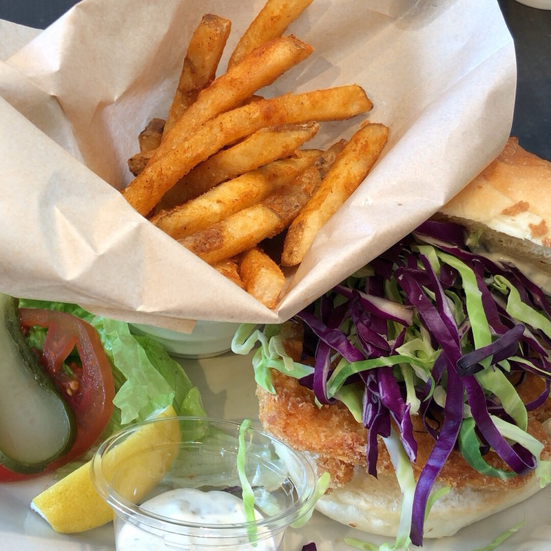 フィッシュバーガー(Urth Caffé 表参道 （アースカフェ）)