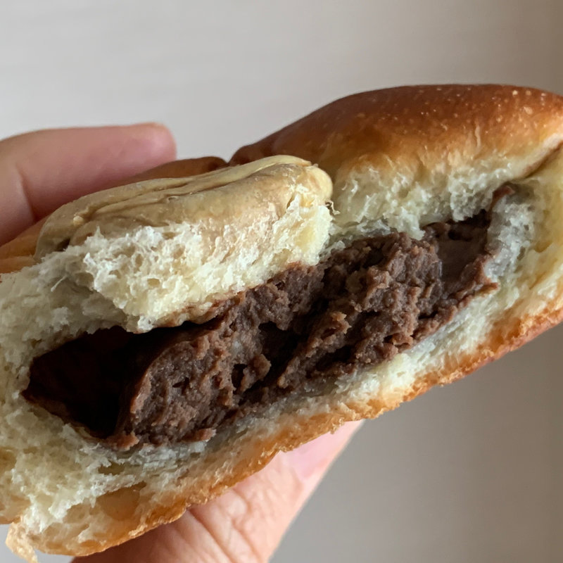 チョコクリームパン＋マカンボ(ビーバーブレッド)