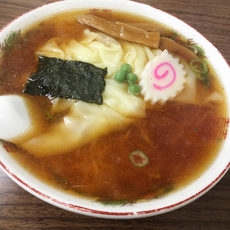 ワンタンメン(食堂 多万里)