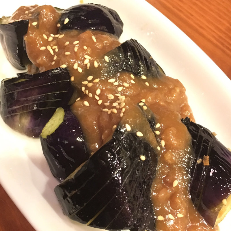 揚げナスの肉味噌がけ(居酒屋都)