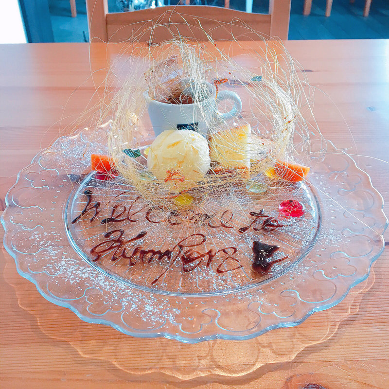 飴細工で飾ったデザートの盛り合わせ(ガレット&カフェ クランプーズ （Galette&Cafe Krampouz）)