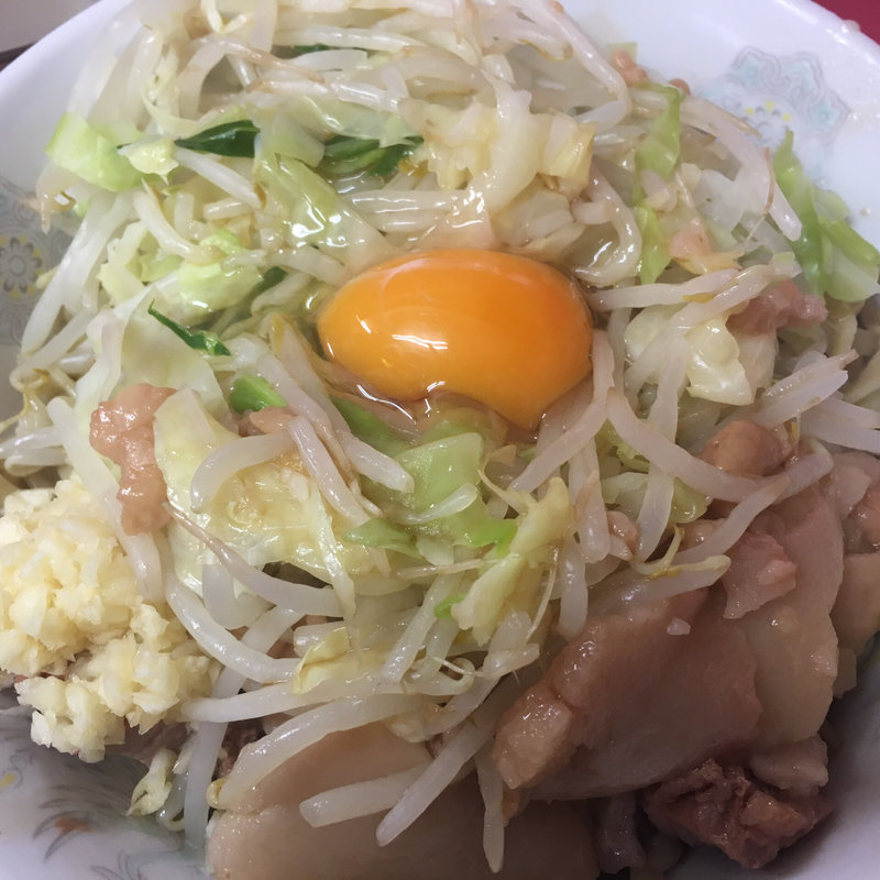 汁なし、豚増し、生卵(ラーメン二郎 環七一之江店 （らーめんじろう）)