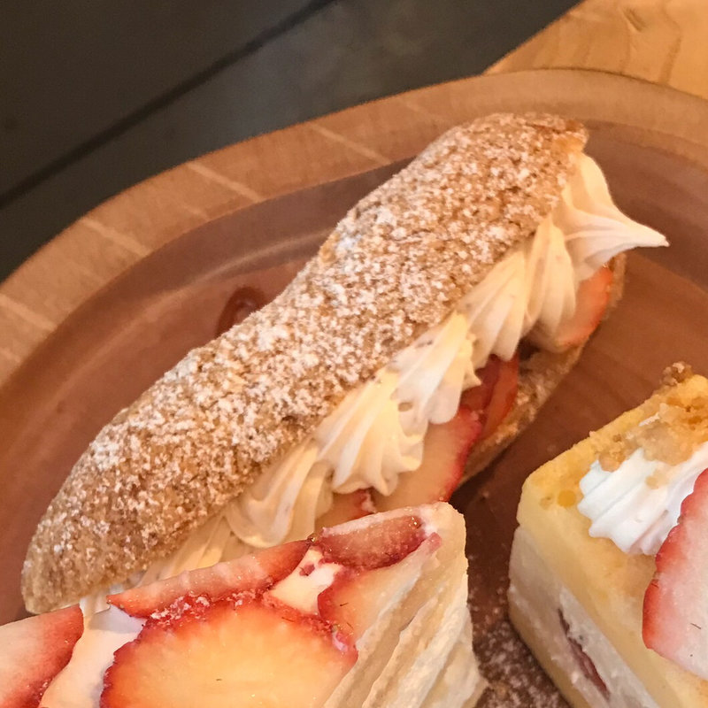 いちごのエクレア(SUGAR)