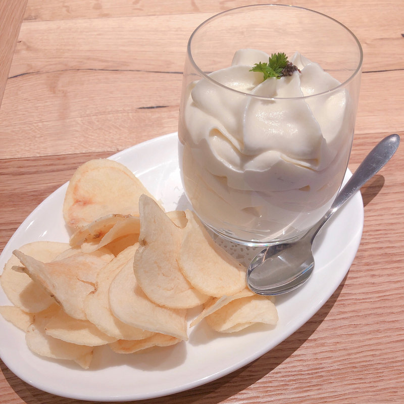 トリュフ香るなめらかポテトサラダ(俺のビストロ＆bakery 心斎橋)