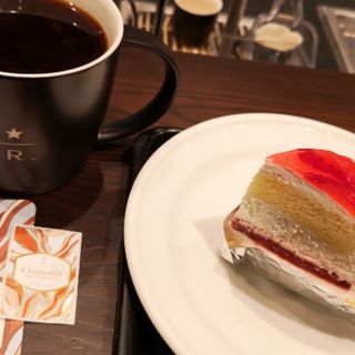 ストロベリードームケーキ(スターバックスコーヒー 玉川高島屋Ｓ・Ｃ店)