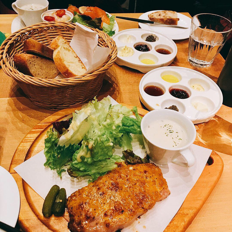 スパイシーケイジャンポークとスープのセット(ポワンエリーニュ)