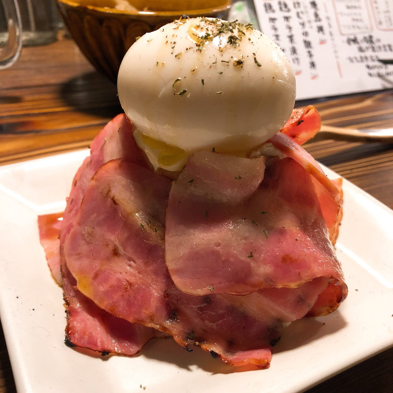 炙りベーコンと半熟玉子のポテトサラダ(中野のけむり)