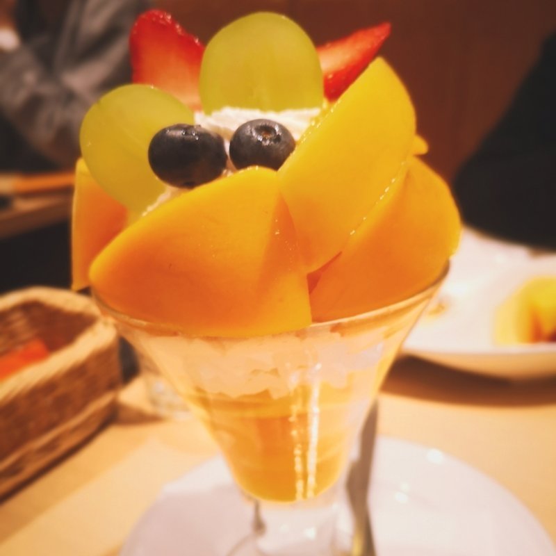 マンゴーパフェ(果樹園 リーベル)