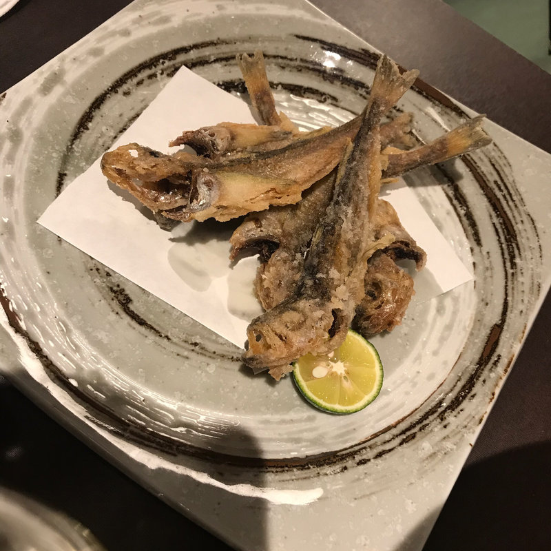 ハタハタの唐揚げ(炙りとお酒 磯銀)