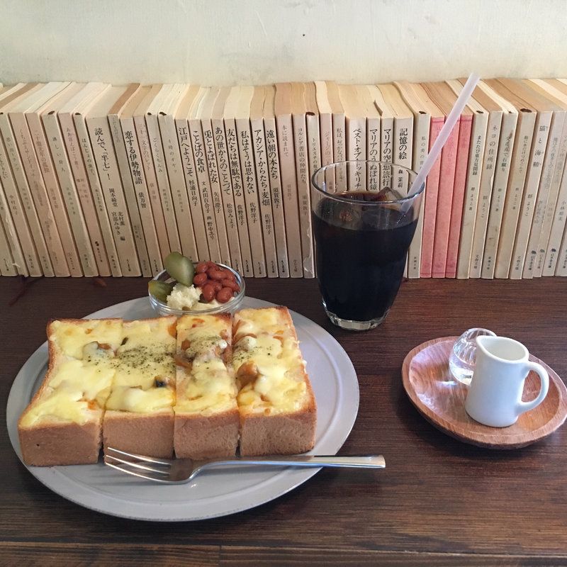 トーストセット(月と六ペンス （ツキトロクペンス）)