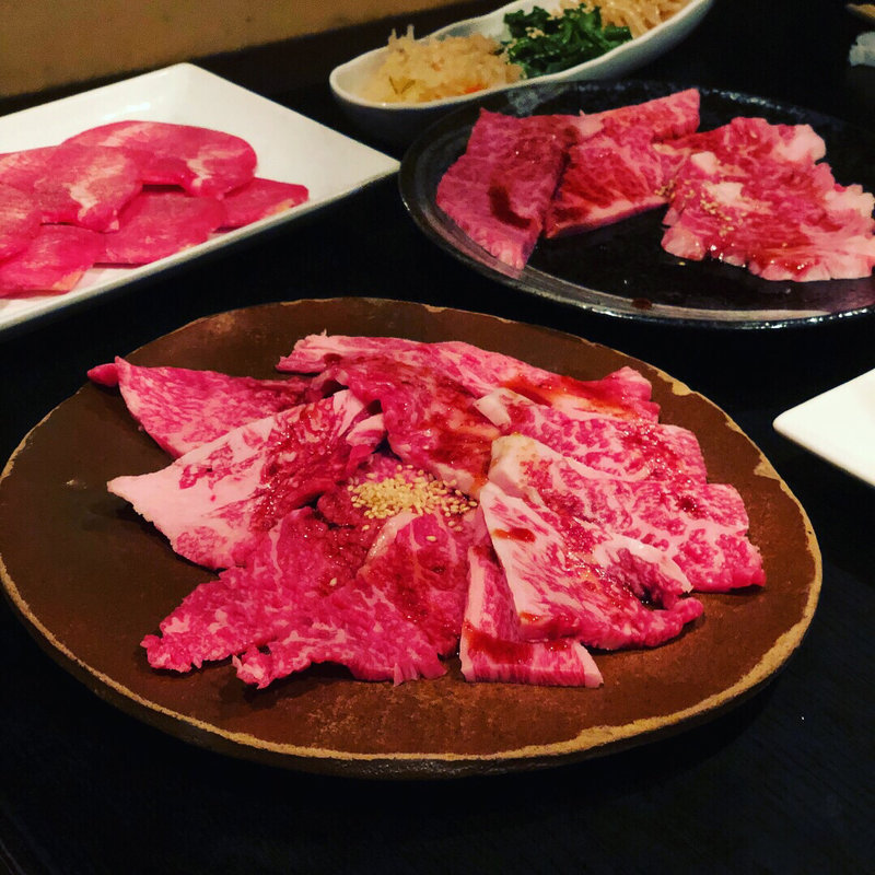 ロース、カルビ、タン(焼肉多牛駅南店)