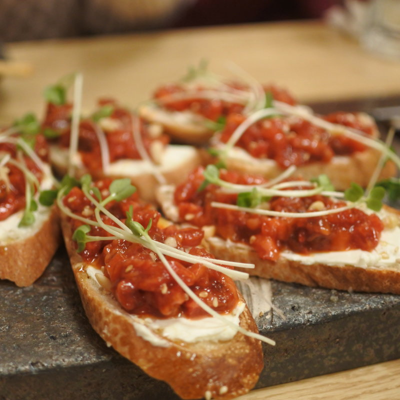 黒毛和牛 炙りユッケのブルスケッタ(焼肉たまき )