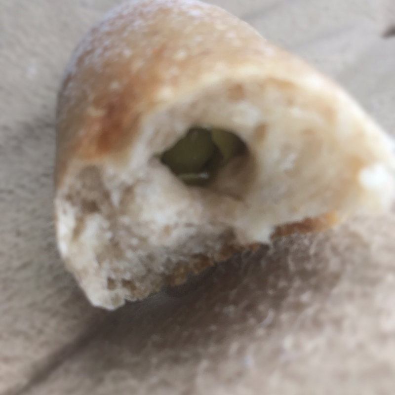 オリーブとアンチョビ(天然酵母パン こっぺ)